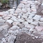 Fase di realizzazione del selciatone in massi